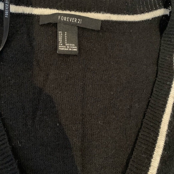 Forever 21 Button Cardigan Size Small - Picture 4 of 4